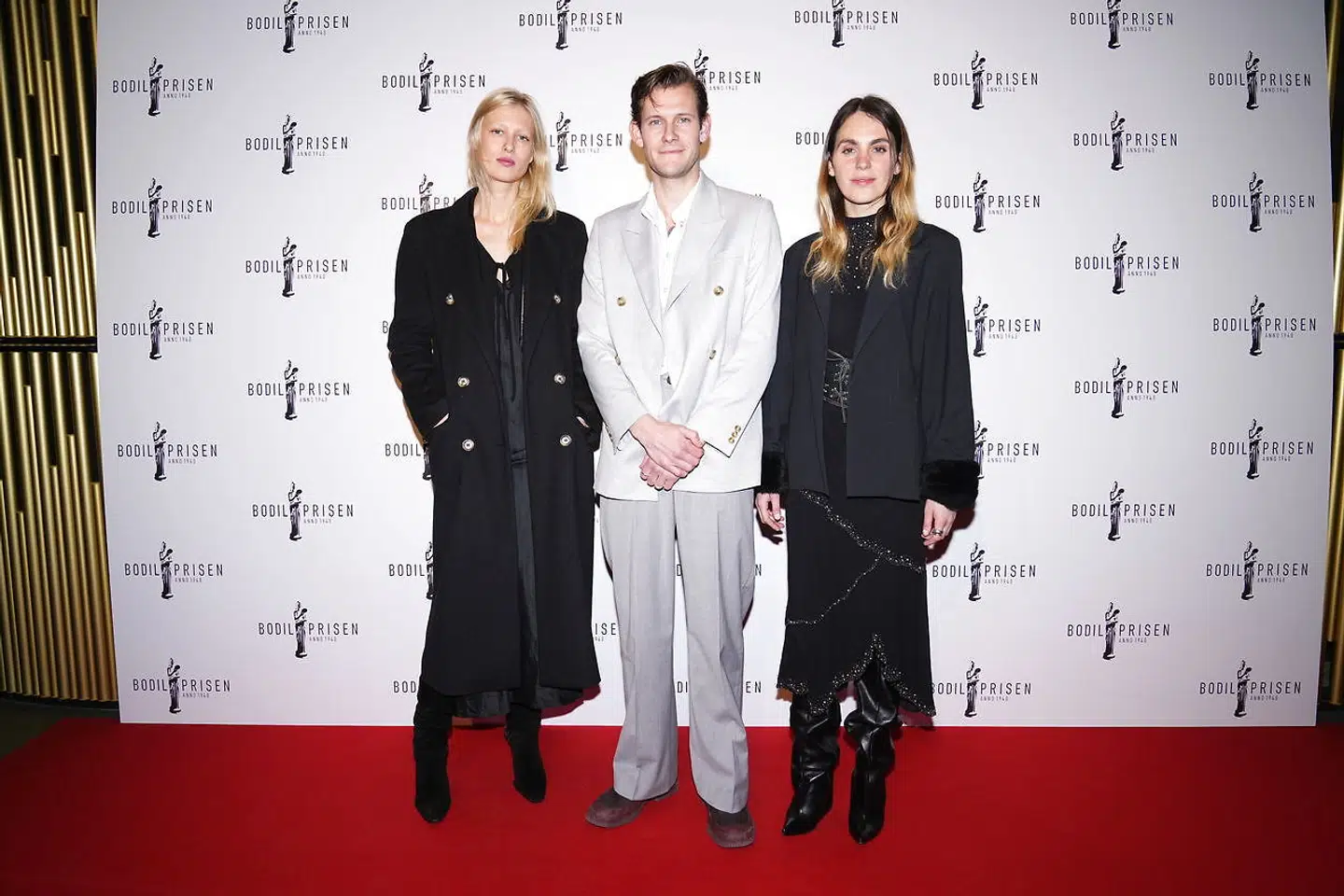 Simon Bennebjerg til Bodilprisen med to veninder.