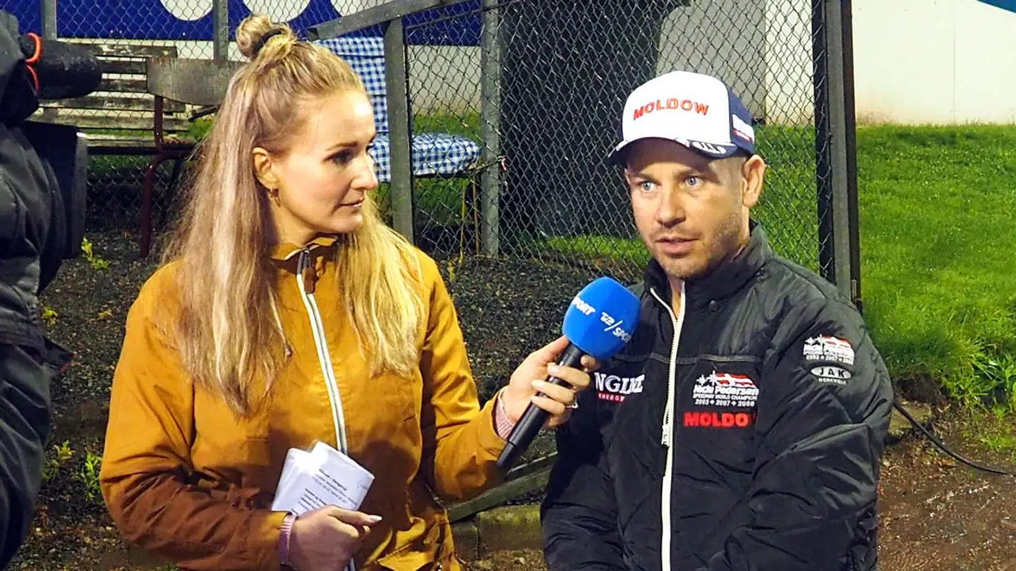 Stine Bjerre Mortensen bevæger sig også ud i andre sportsgrene end håndbold. Hun dækker blandt andet også Le Mans, boksning og her speedway.