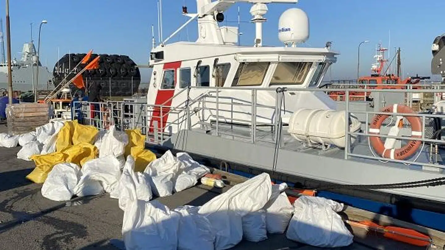Her ses de mange sække, der blev samlet med ulovligt garn fra Odense Fjord samt Dalby Bugt.