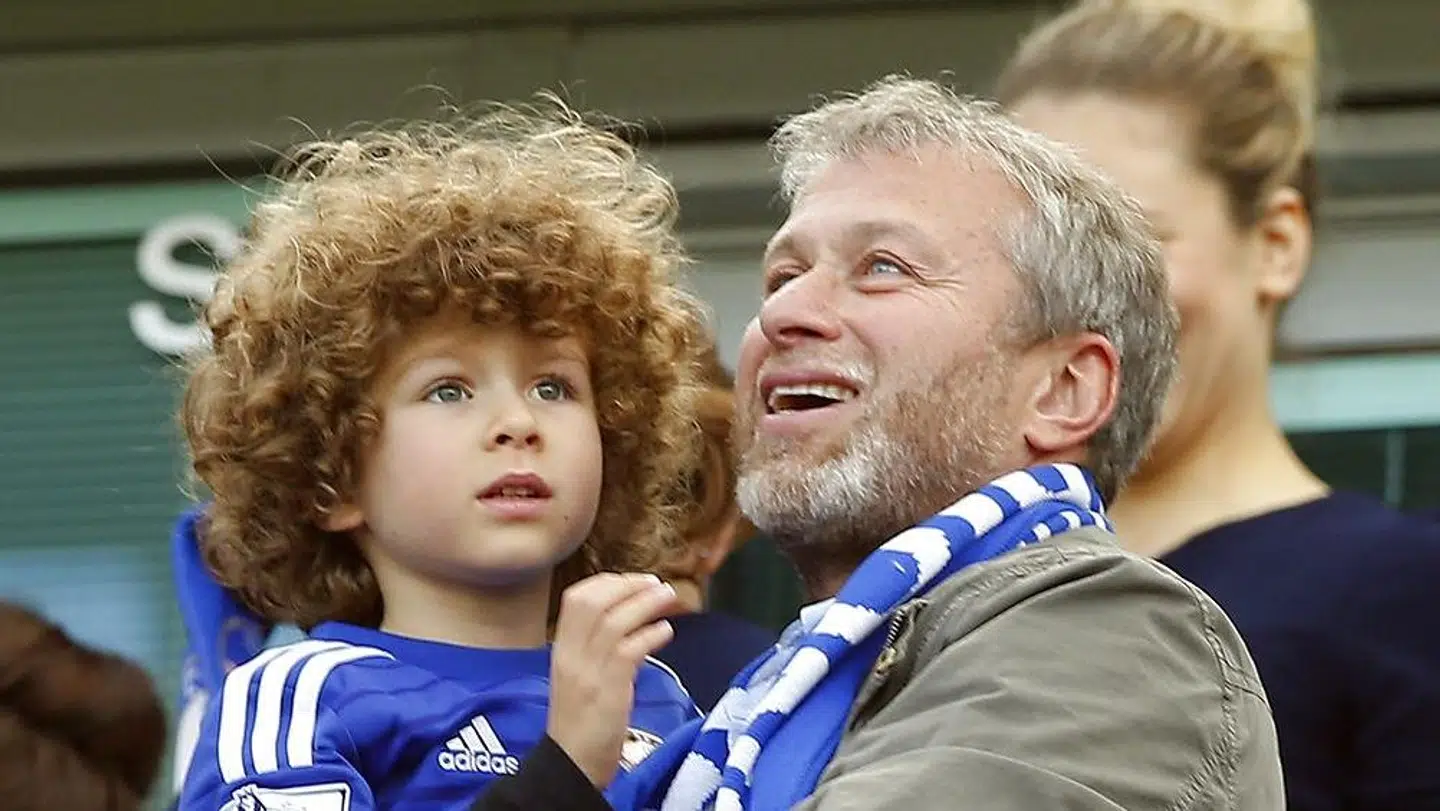Roman Abramovich i 2015 med sin yngste søn Aaron.