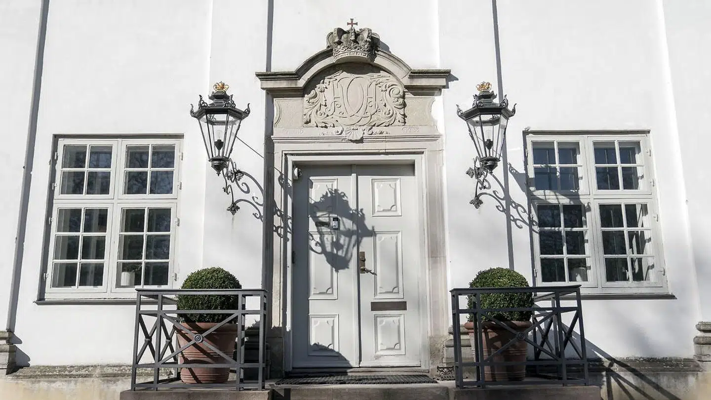 Slots- og Kulturstyrelsen vil sælge det gamle kongeslot i Charlottenlund.