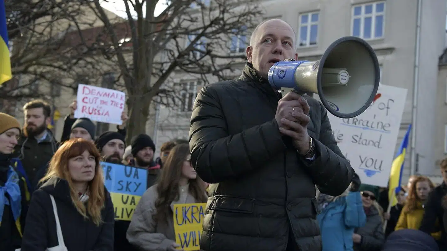 Arkivfoto af Ukraines ambassadør i Danmark, Vydoinyk Mykhailo. Her taler han til en støttedemonstration for det ukrainske folk 27. februar ved den ukrainske ambassade.