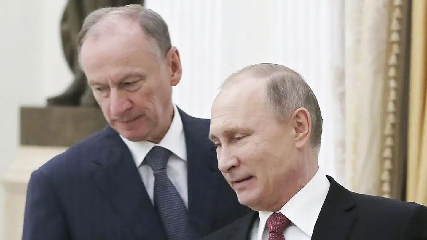 Nikolaj Patrusjev (i baggrunden) med præsident Putin.