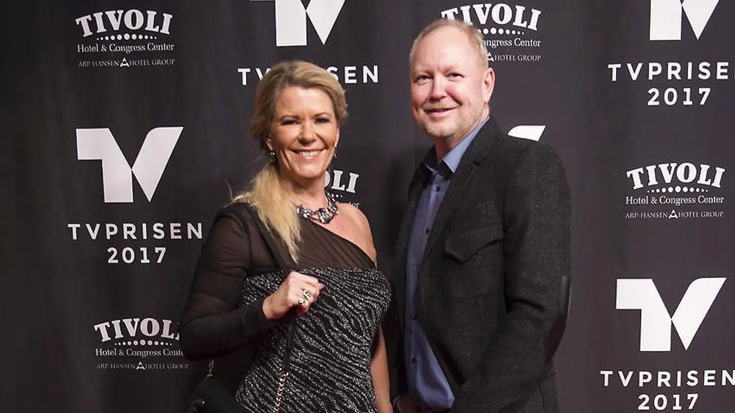 Luksusfælde-vært Jan Swyrtz med ledsager ankommer til uddeling af TV-prisen 2017 lørdag aften d. 28. januar 2017 på Tivoli Hotel og Congress Center i København. (Foto: Sarah Christine Nørgaard/Scanpix 2017)