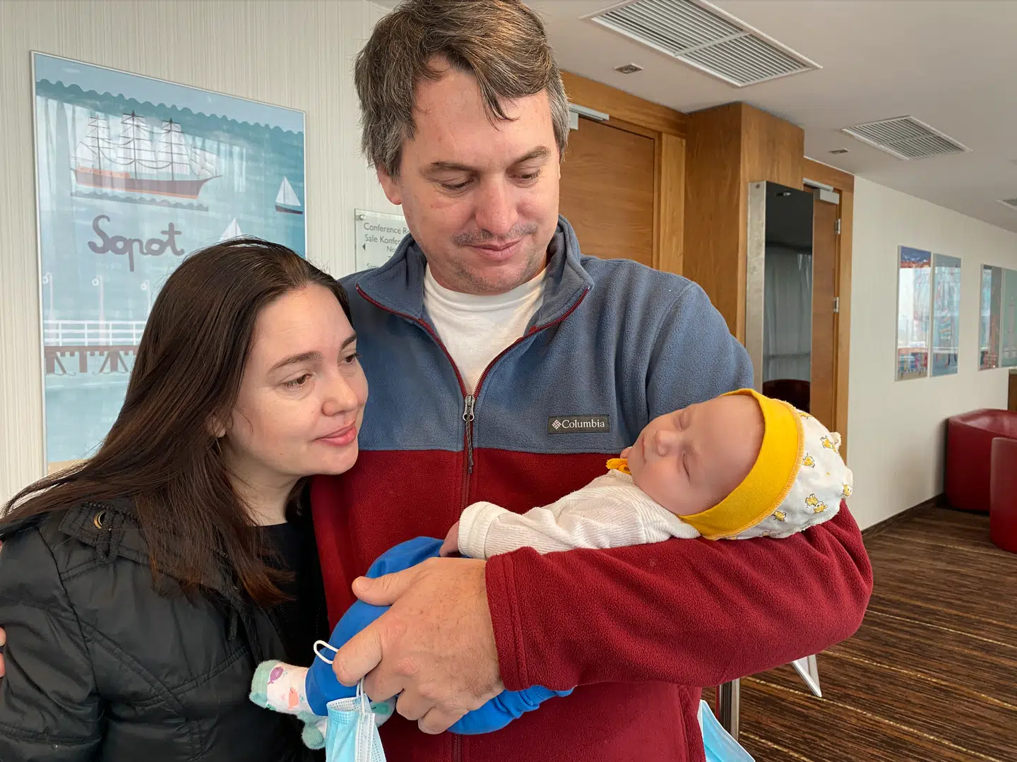 Familien tog en overnatning på et hotel i Krakov, Polen, inden turen gik 20 timer mod Brasilien.