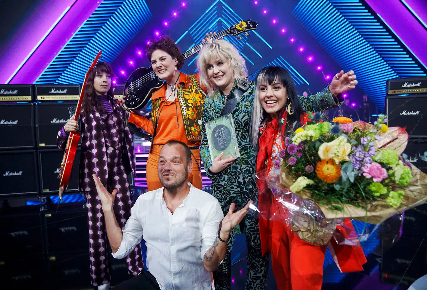 Lars 'Chief 1' Pedersen sammen med REDDI efter sejren i Dansk Melodi Grand Prix 2022
