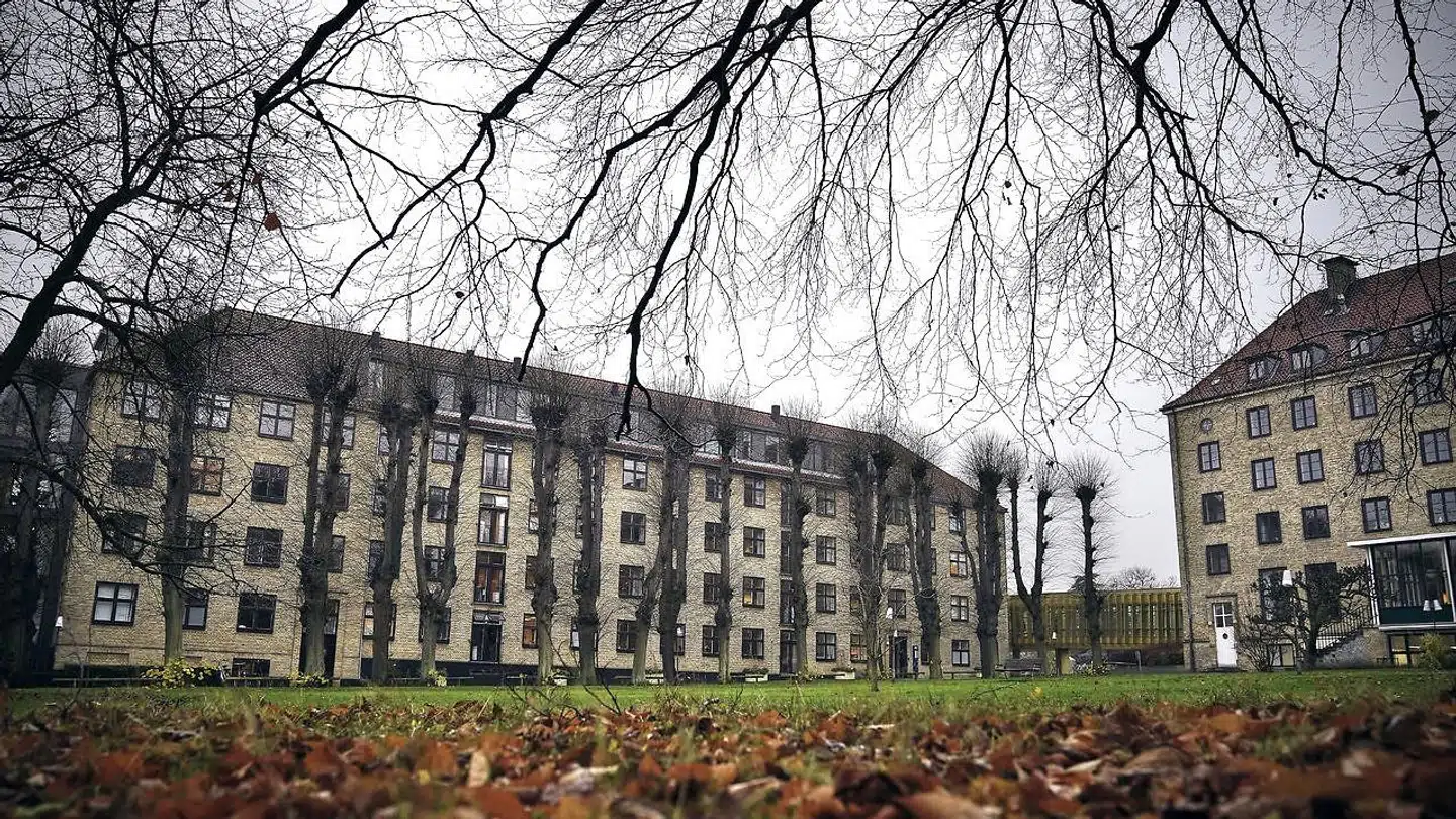 Plejehjemmet Lindely er et selvejende plejehjem i Gentofte Kommune. Det består af 65 plejeboliger og 9 aflastningsboliger. Arlkivfoto