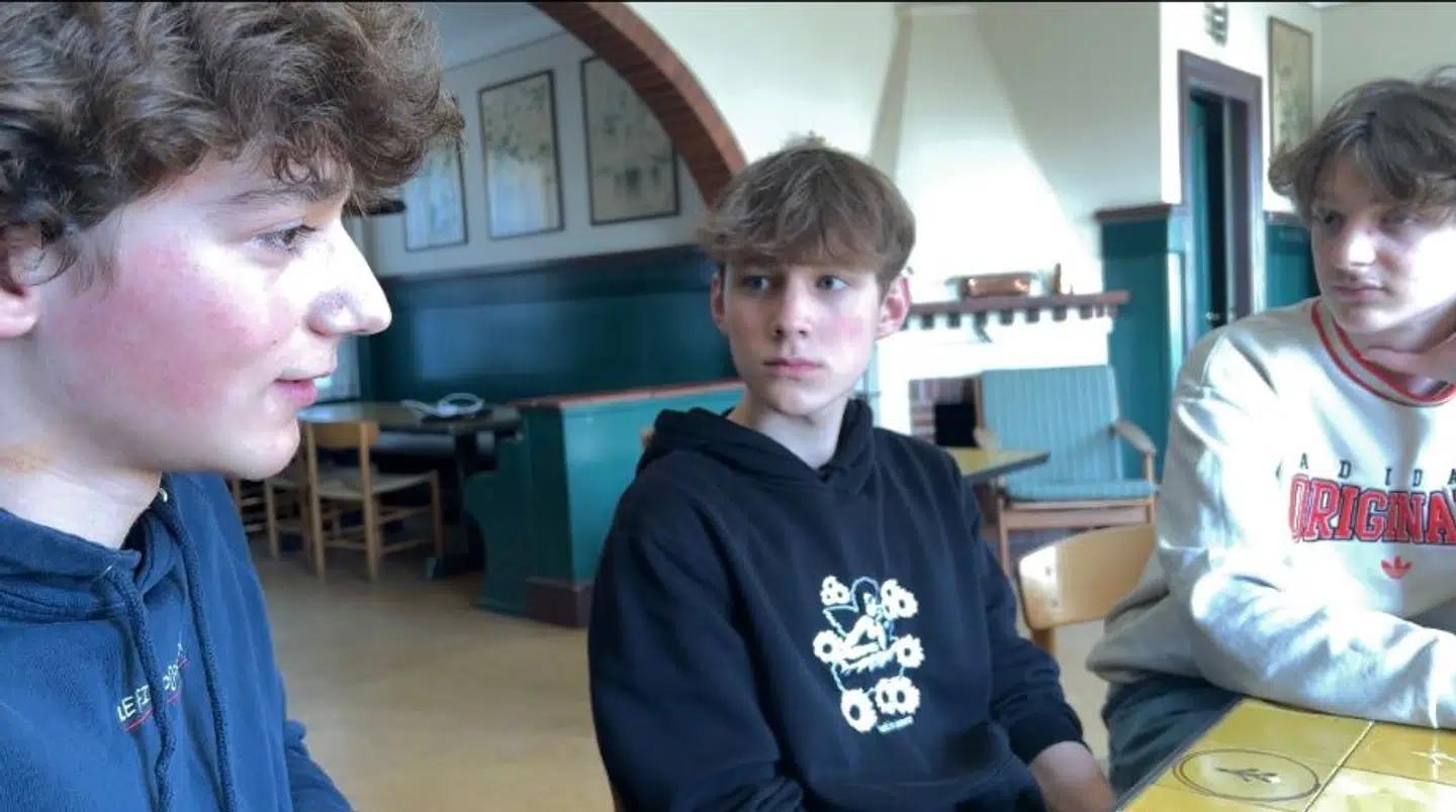 Eleverne Halfdan, Sebastian og Emil taler om krigen. Foto: Thomas Nørmark Krog.