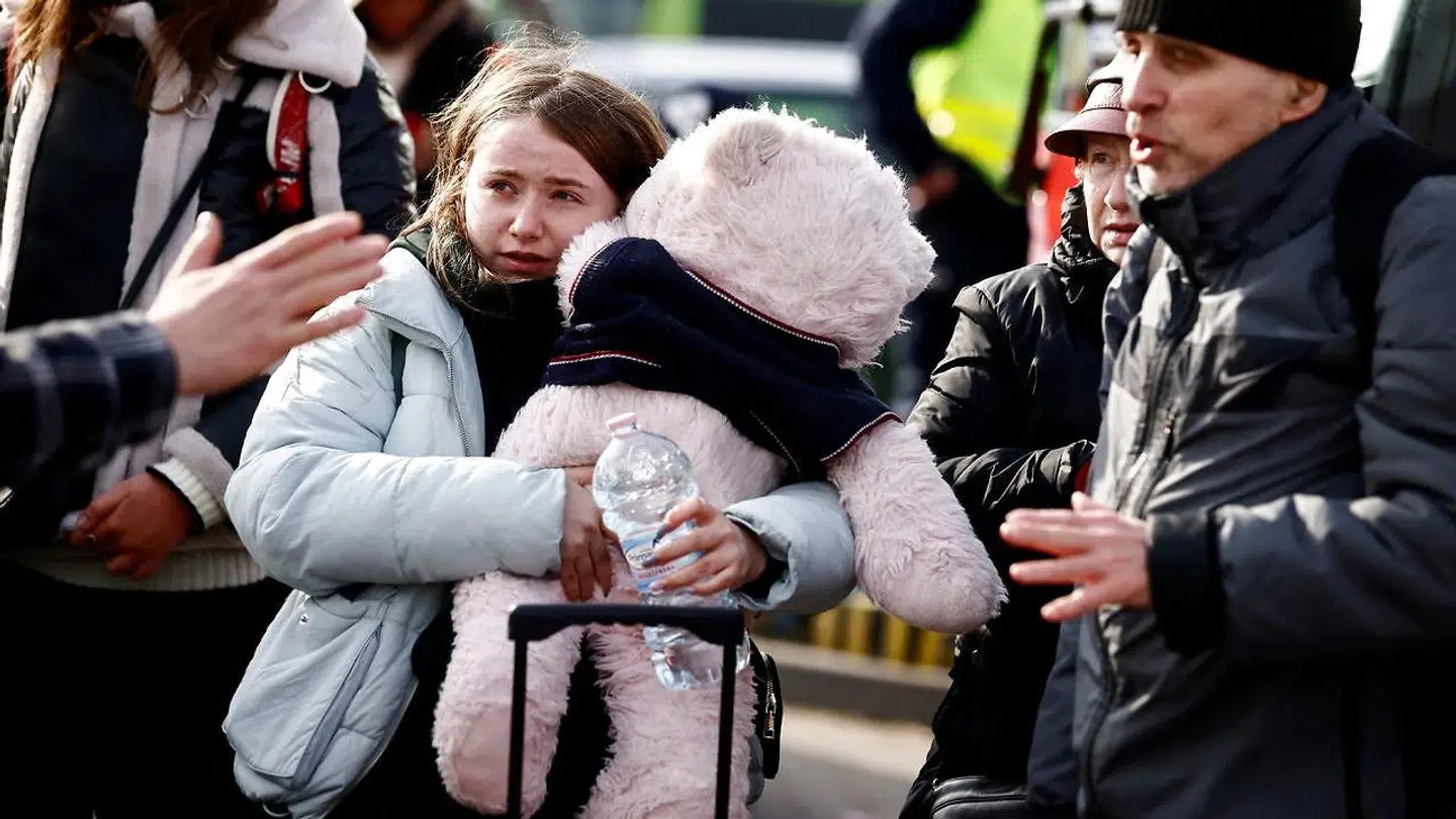 En flygtende ukrainske pige ankommer til Przemysl, i Polen.