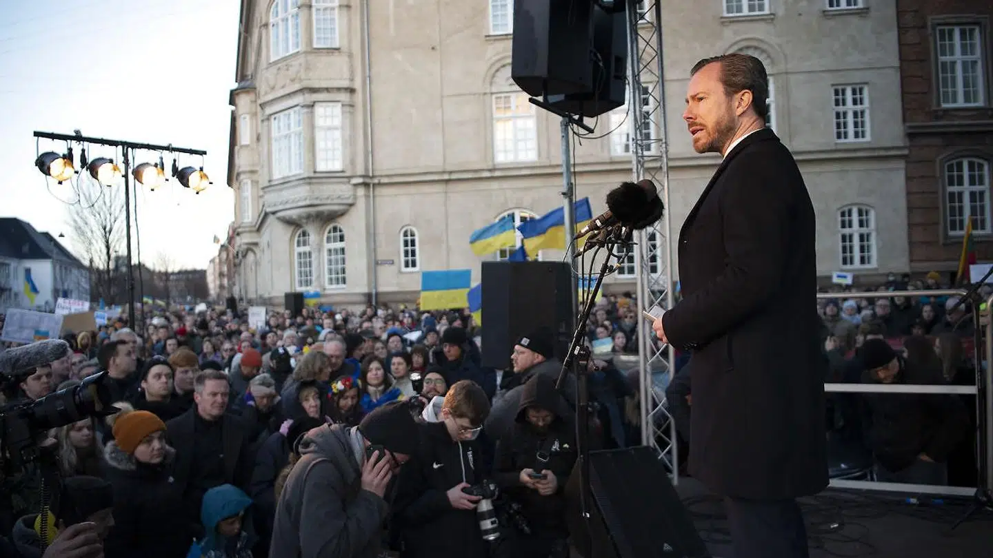Med navneændringen kan man, sagde Ellemann, ære de modige mænd og kvinder, der »kæmper mod den russiske overmagt«. Og man kan give Ruslands ambassadør i landet et varigt minde. Foto fra demonstrationen søndag 27. februar foran Ruslands ambassade på Kristianiagade på Østerbro.