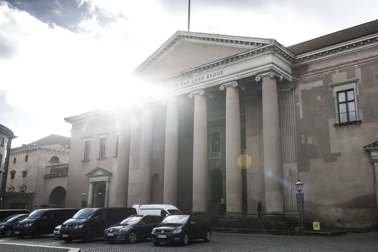 Fra pladsen i midten af lokalet forklarer den tiltalte, at det hverken var hans hensigt at skræmme eller true, men blot at provokere. - Jeg blev en troll. Jeg gav alt, hvad jeg havde af tankeløst vrøvl, siger han. (Arkivfoto). Maria Albrechtsen Mortensen/Ritzau Scanpix