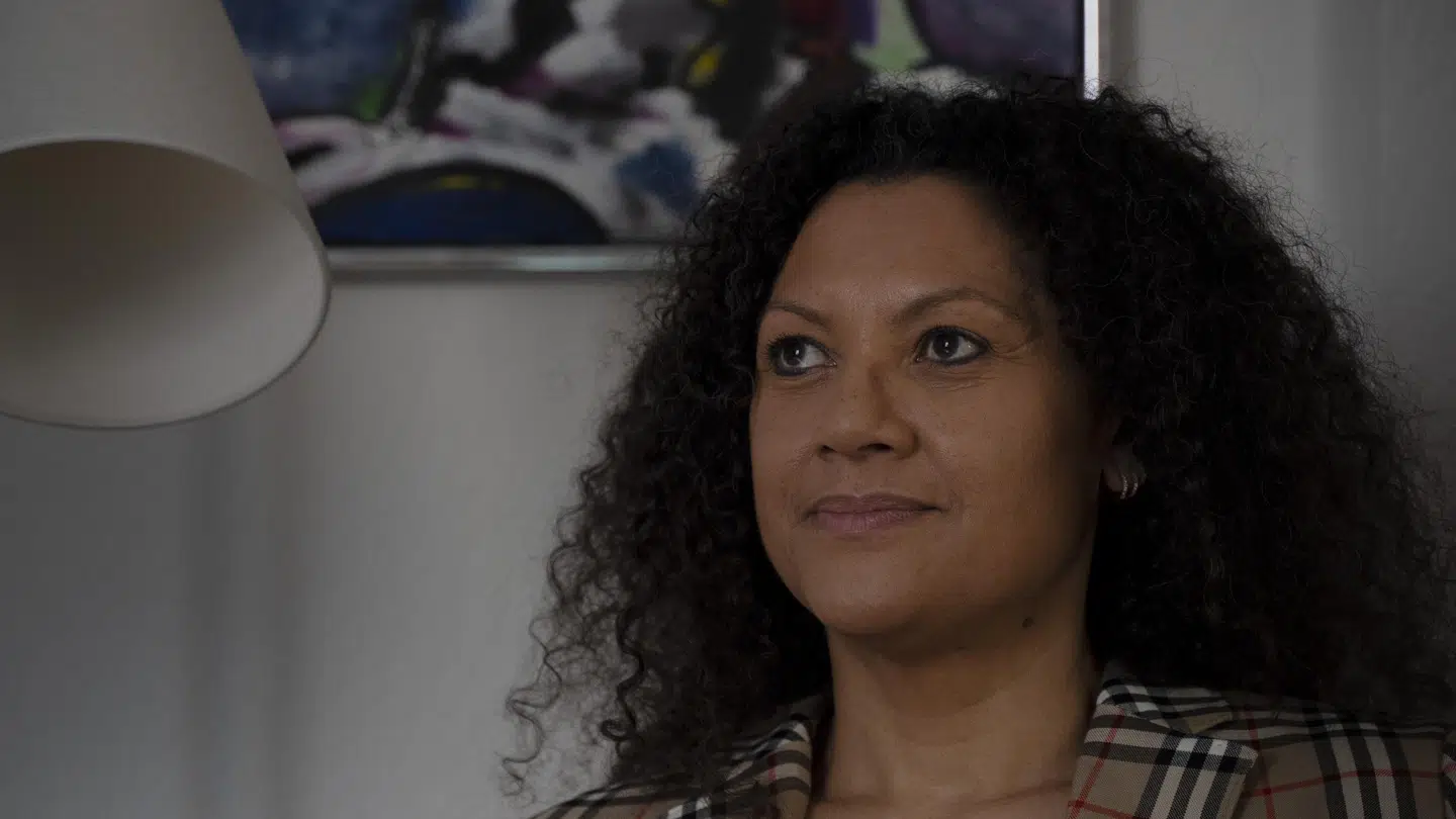 Florence McLean er god til at grine og have det sjovt, og det er vigtigt, når man arbejder med tunge og svære ting til dagligt, mener hun.