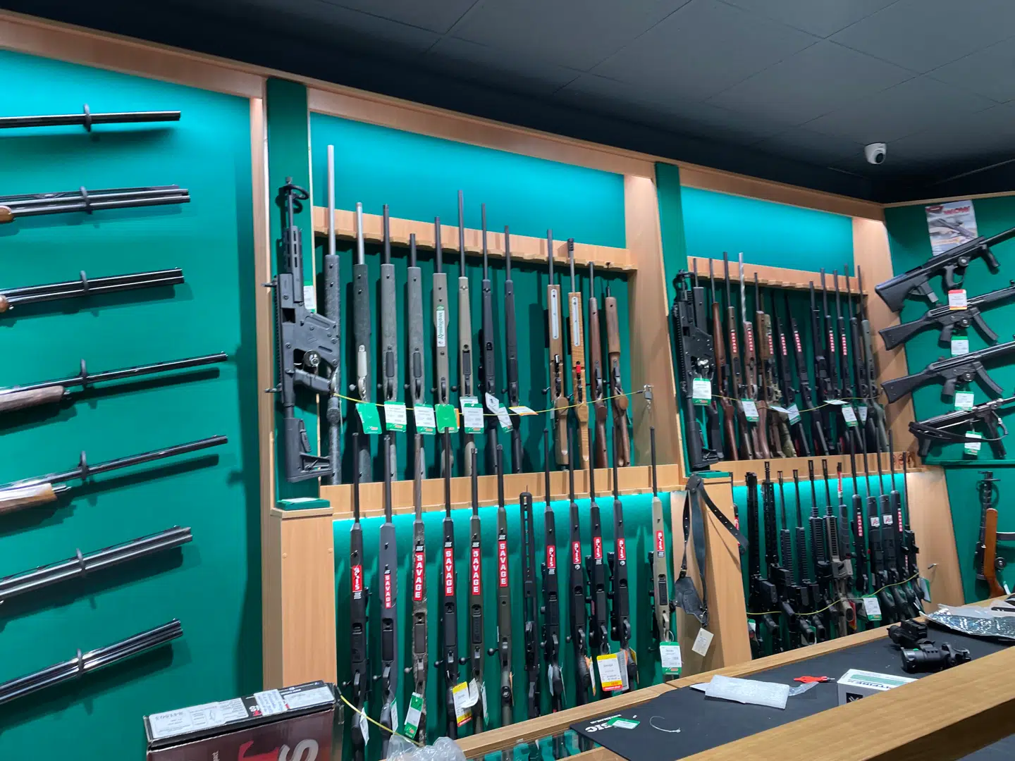 Der er nok at vælge imellem i den store våbenbutik lige udenfor Kievs bymidte