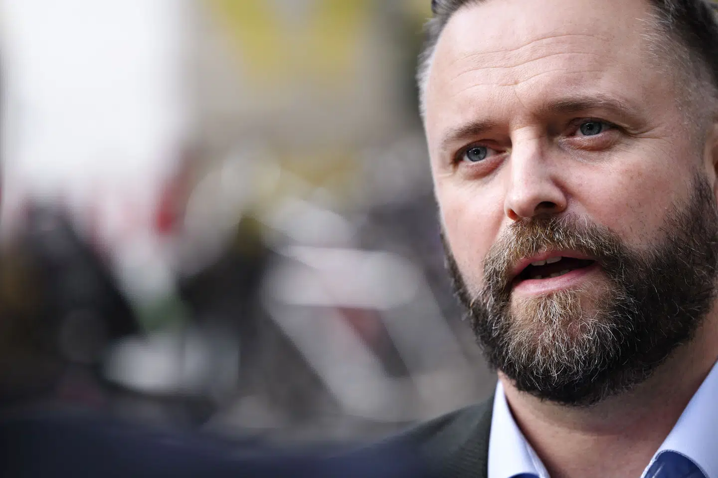 Specialanklager Søren Harbo fra Københavns Politi har fredag i et retsmøde forlangt fængsel i en sag om bestikkelse af en tidligere afdelingschef i Rigspolitiet. Oprindeligt mente anklagemyndigheden ikke, at der var grundlag for at rejse en straffesag. Søren Harbo var den ene anklager, der i 2019 skrev under på den såkaldte påtaleopgivelse. Men efter en klage fra Rigspolitiet blev efterforskningen genoptaget, og nu har Søren Harbo argumenteret for, at der faktisk er tilstrækkeligt med beviser. (Arkivfoto). Philip Davali/Ritzau Scanpix