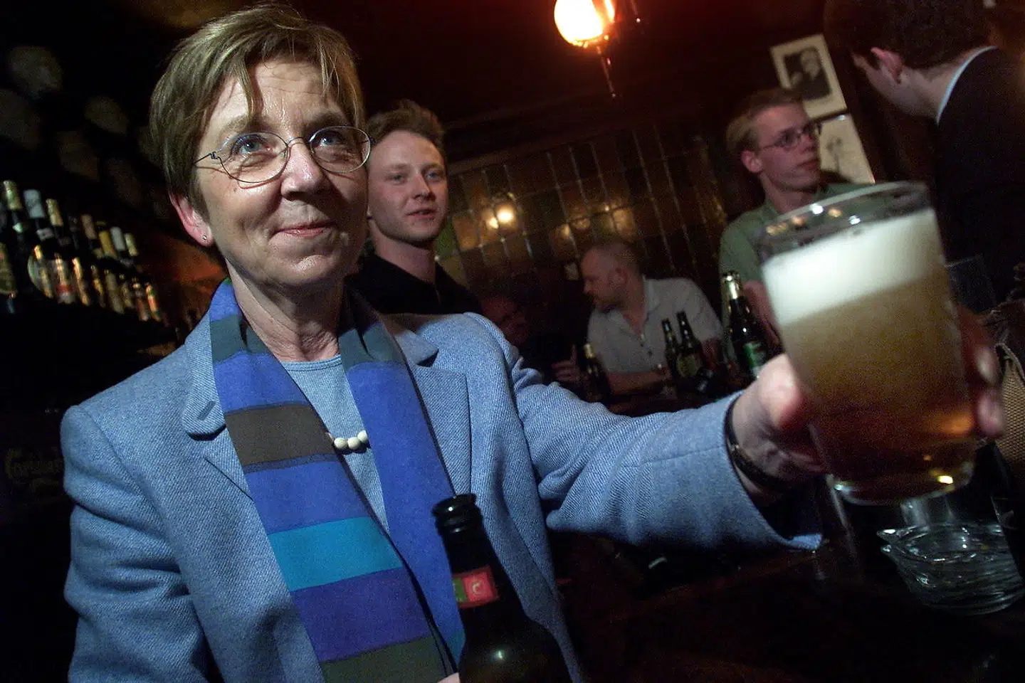 Et ældre billede af Toga Vinstue. På værtshuset mødes især politisk aktive personer for at diskutere politik. Her ses Marianne Jelved i 2000.