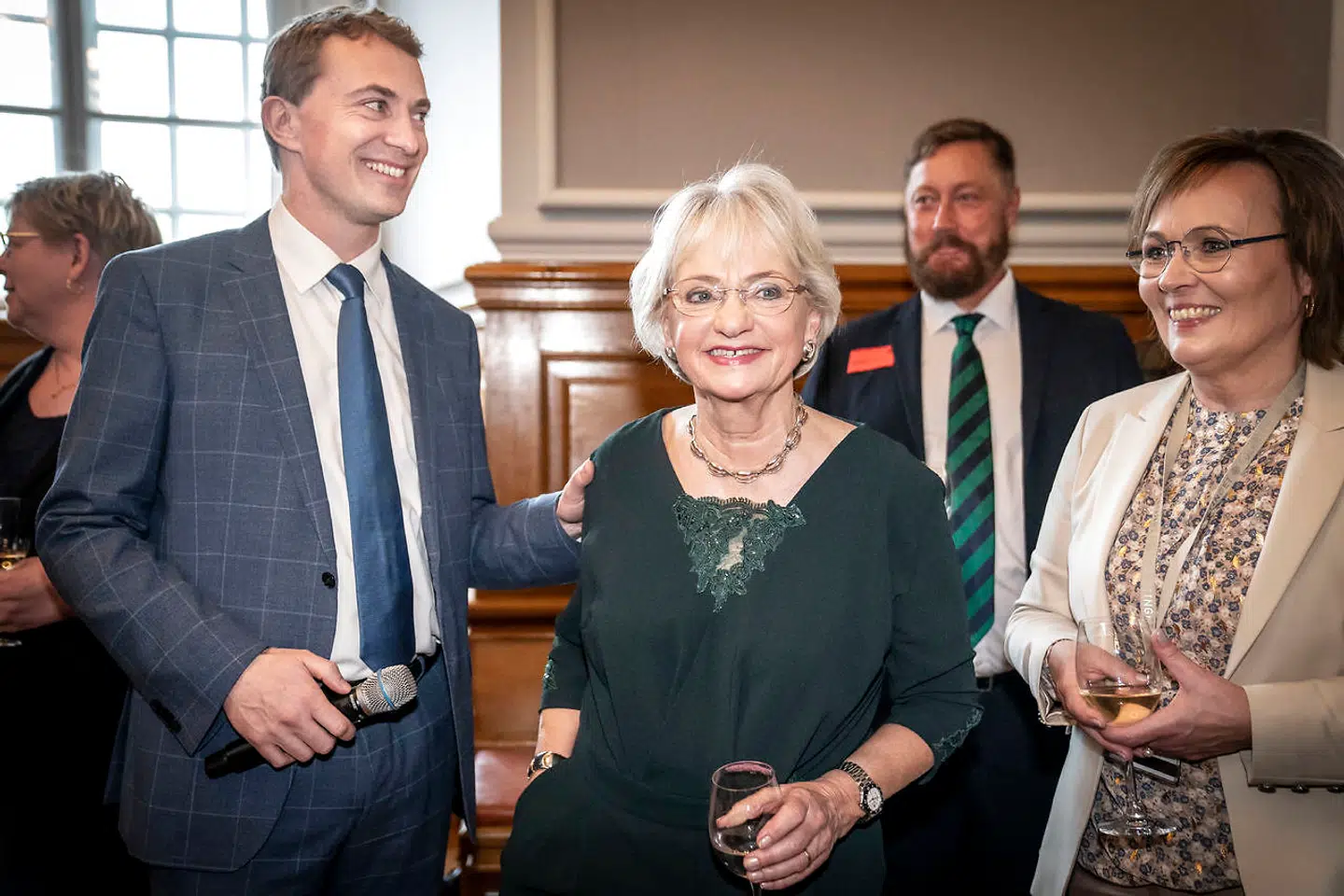 Morten Messerschmidt og Pia Kjærsgaard under fødselsdagsreception i Fællessalen på Christiansborg, tirsdag den 22 februar 2022. for Pia Kjærsgaard, stifteren af Dansk Folkeparti fylder 75 år onsdag den 23. februar 2022. (Foto: Mads Claus Rasmussen/Ritzau Scanpix)