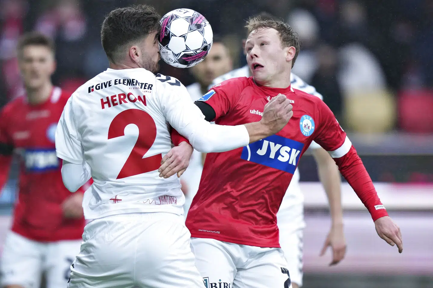 Rasmus Carstensen (th.) var en af de profiler, som andre klubber på rygtebasis havde kig på i vinterens transfervindue. Henning Bagger/Ritzau Scanpix