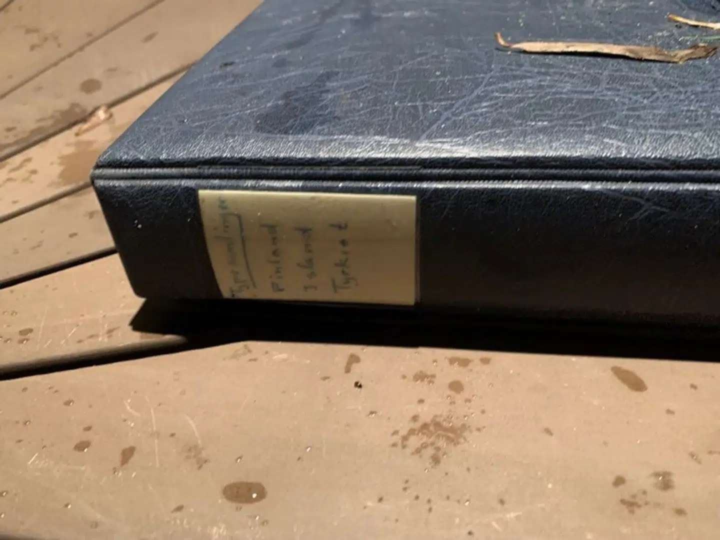 En af mapperne, man fandt i søen i Bolbro.