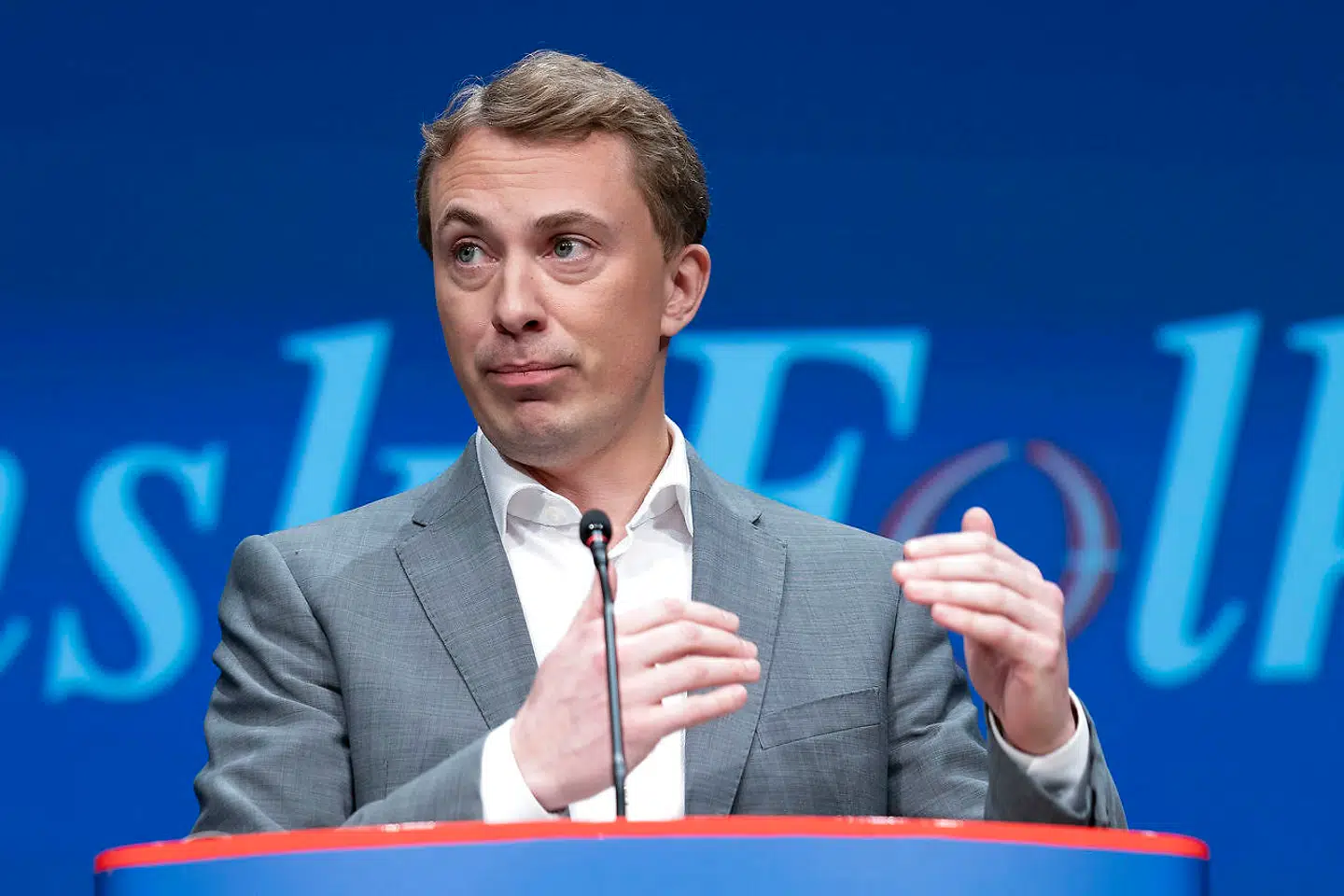 Dansk Folkeparti's nye formand Morten Messerschmidt er netop blevet indsat og taler til Dansk Folkeparti's ekstraordinære årsmøde i Herning søndag den 23. januar 2022. (Foto: Bo Amstrup/Ritzau Scanpix)