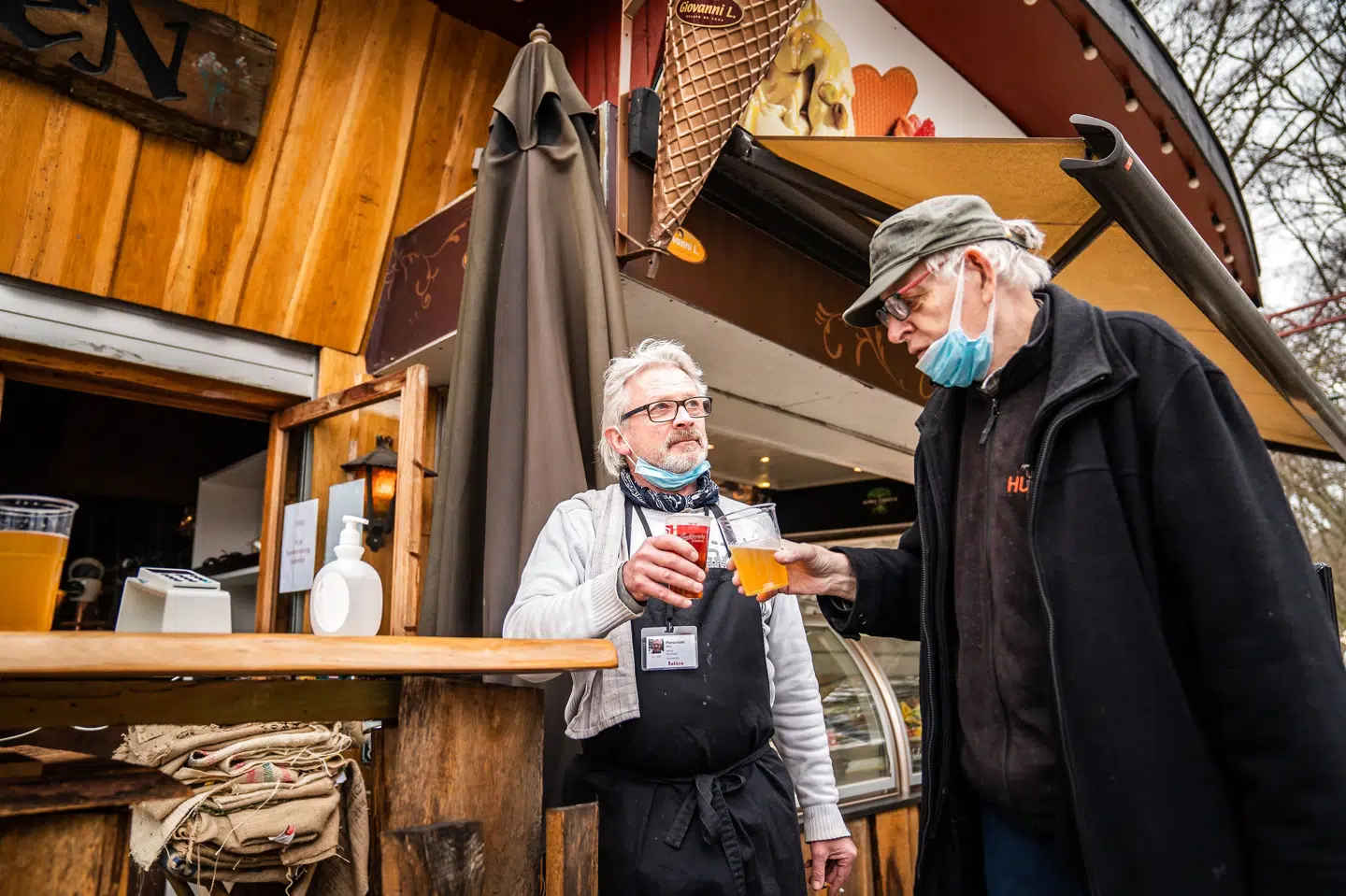 Det kan blive dyrere for forbrugerne i 2022, når de køber sig en øl, vurderer analytiker. (Arkivfoto) Emil Helms/Ritzau Scanpix