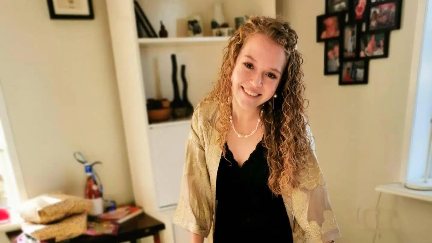 Olivia fortæller, at sagerne om Mia og Oliver de seneste dage har fyldt meget i tankerne og samtalerne hos eleverne på Nørresundby Gymnasium.
