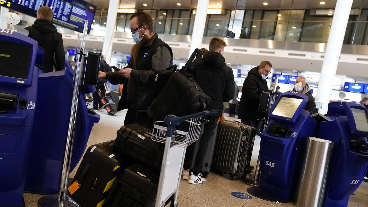 Passagerer og bagage i Københavns Lufthavn, mandag den 14. februar 2022. SAS' bagagefolk fortsætter arbejdsnedlæggelse i lufthavnen. Den overenskomststridige strejke har varet siden lørdag morgen, hvor ansatte i selskabet SAS Ground Handling (SGH) nedlagde deres arbejde.