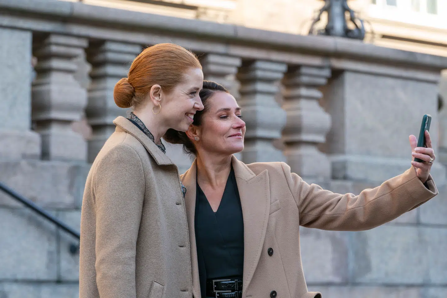 Statsminister Signe Kragh og udenrigsminister Birgitte Nyborg i 'Borgen'.