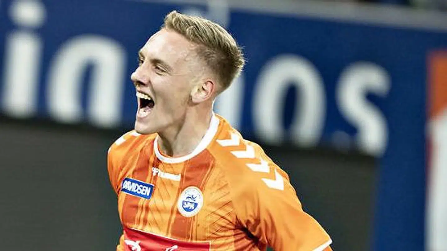 SønderjyskEs Emil Frederiksen har udlignet til 2-2 mod FC Midtjylland i oktober sidste år. Emil er søn af Søren Frederiksen.