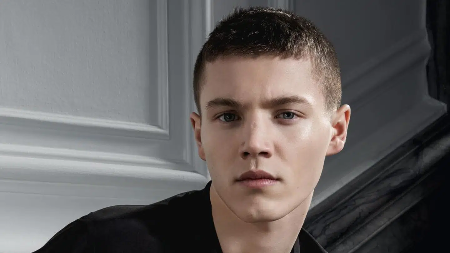Prins Felix er en glimrende model for Georg Jensen.