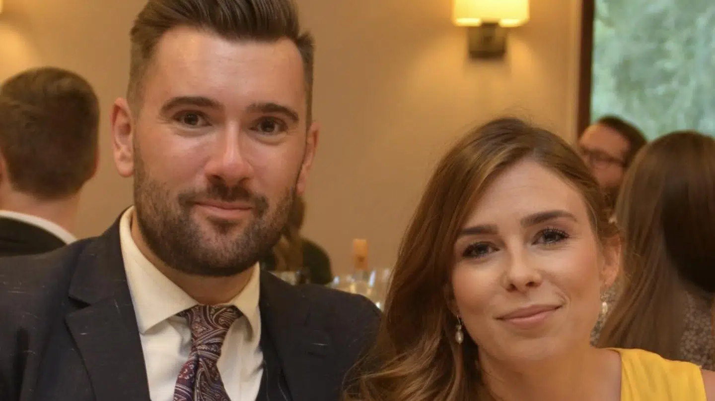 Nicole og Mathias' mistede ting for 350.000 kroner, mens de var på skiferie. De tror, nogen har overvåget dem.