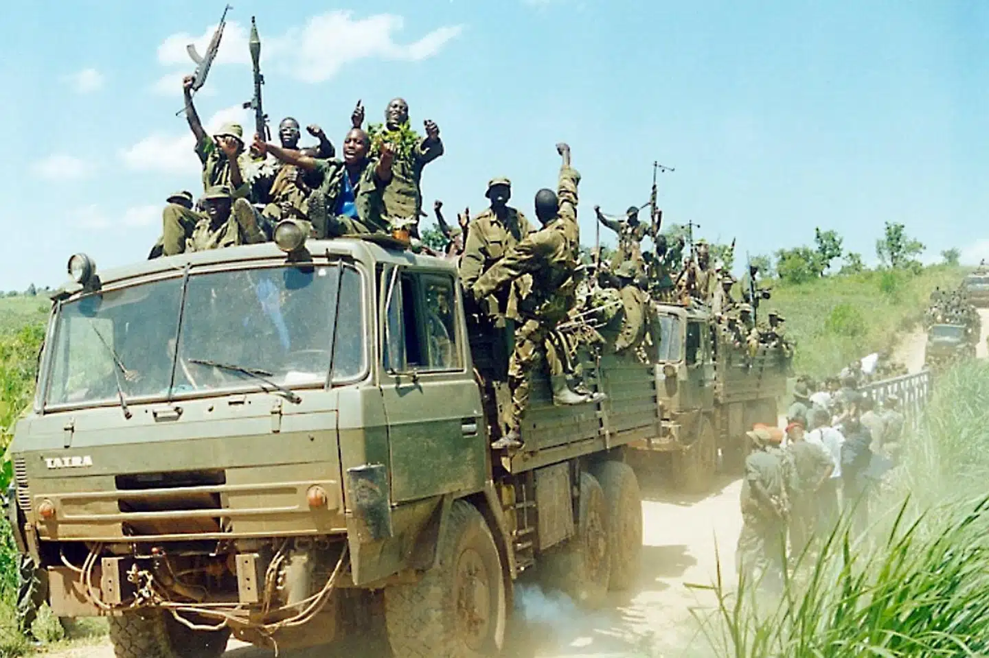 Billedet her er fra maj 2003 og viser styrker fra Uganda, der vender hjem efter at have været i DR Congo under konflikten for omkring to årtier siden (Arkivfoto). Peter Busomoke/Ritzau Scanpix