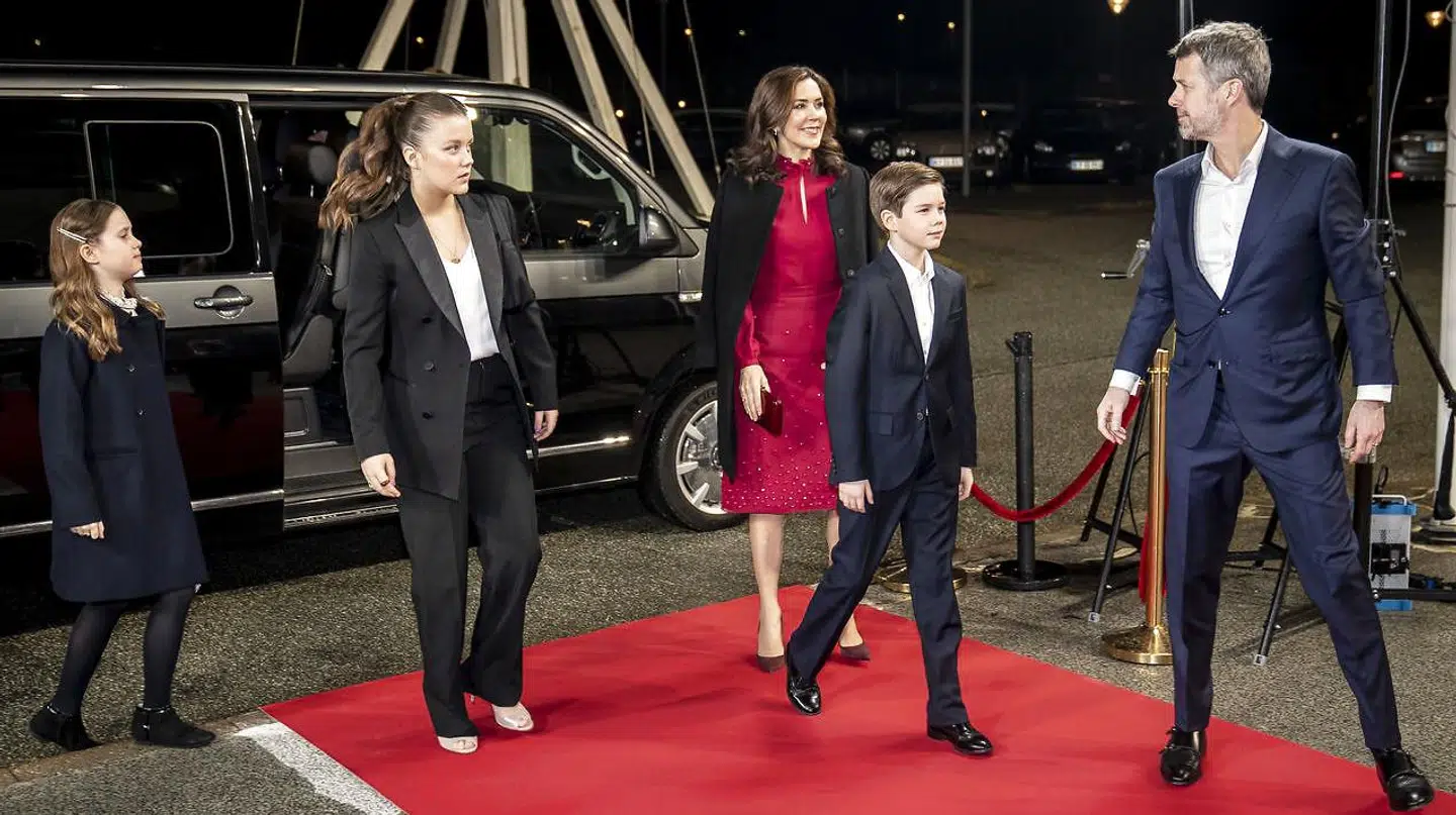 Prinsesse Isabella, prinsesse Josephine, kronprinsesse Mary, kronprins Frederik og prins Vincent ankommer til TV 2s fødselsdagsshow 'Mary 50 år – vi fejrer Danmarks kronprinsesse' i Vilhelm Lauritzen Terminalen i Kastrup.