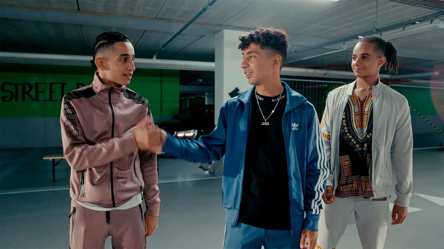 Hovedpersonen Jass (Ali Jassem Mahdi) og hans to bedste shababs (venner, red.) spillet af Anas Nahed Jaber og Noah Kofi Collatz.