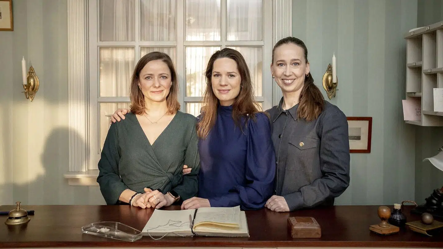 Merete Mærkedahl vendte tilbage på arbejde efter sin sygemelding med de udskudte optagelser til 'Badehotellet'. Her ses Mette Alvang, Amalie Dollerup og Merete Mærkedahl, da TV 2 holder pressemøde på den nye niende sæson af 'Badehotellet'.