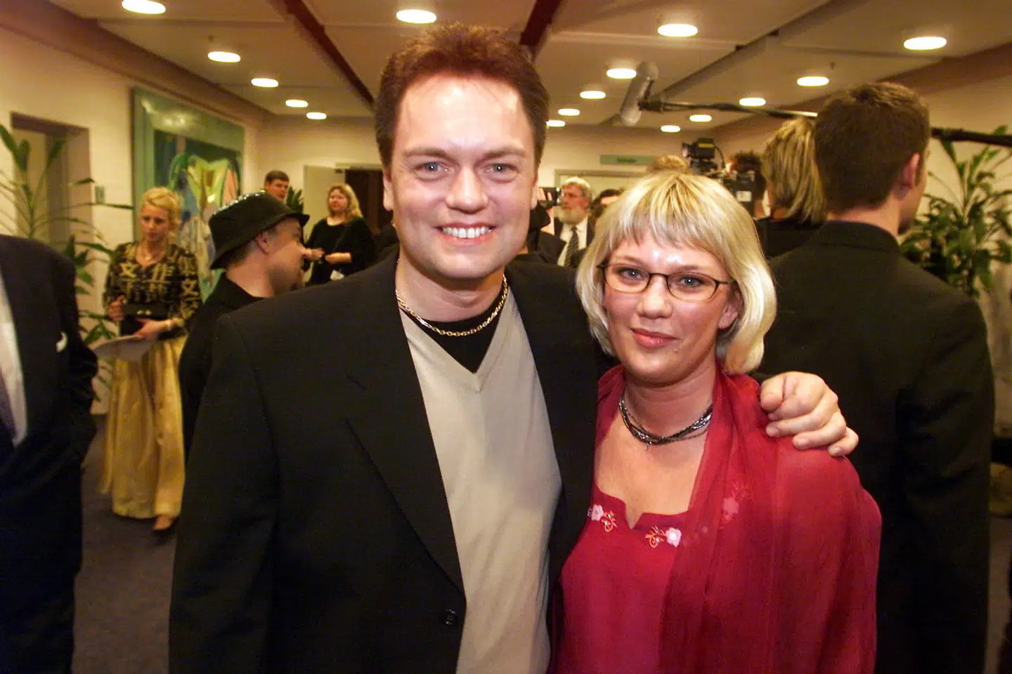 En ung Johnny Hansen fotograferet med sin første kone Helle, som i 2008 tog sit eget liv.