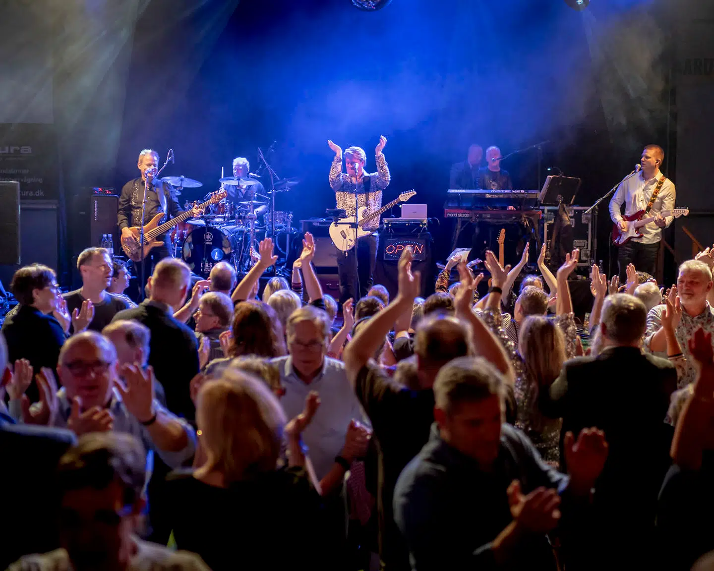 Der er altid dømt fest, når Kandis optræder rundtomkring i landet. Og mange af fansene er gengangere.