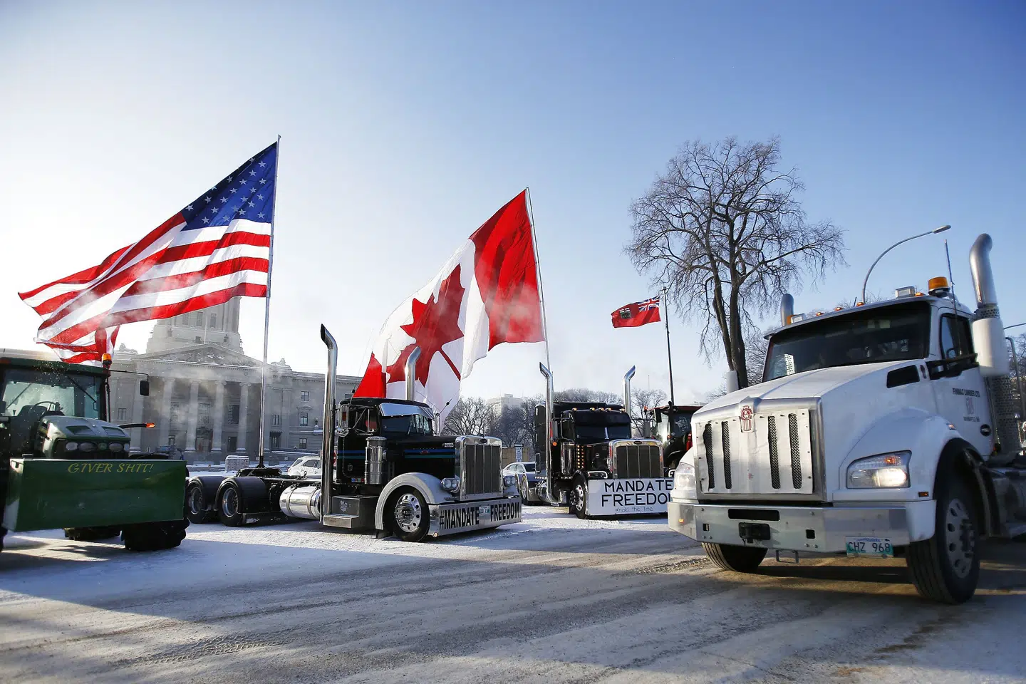 Demonstrationerne i Canada begyndte lørdag i sidste uge. De er anført af lastbilchauffører, der er utilfredse med et krav om, at de skal have en coronavaccination. John Woods/Ritzau Scanpix