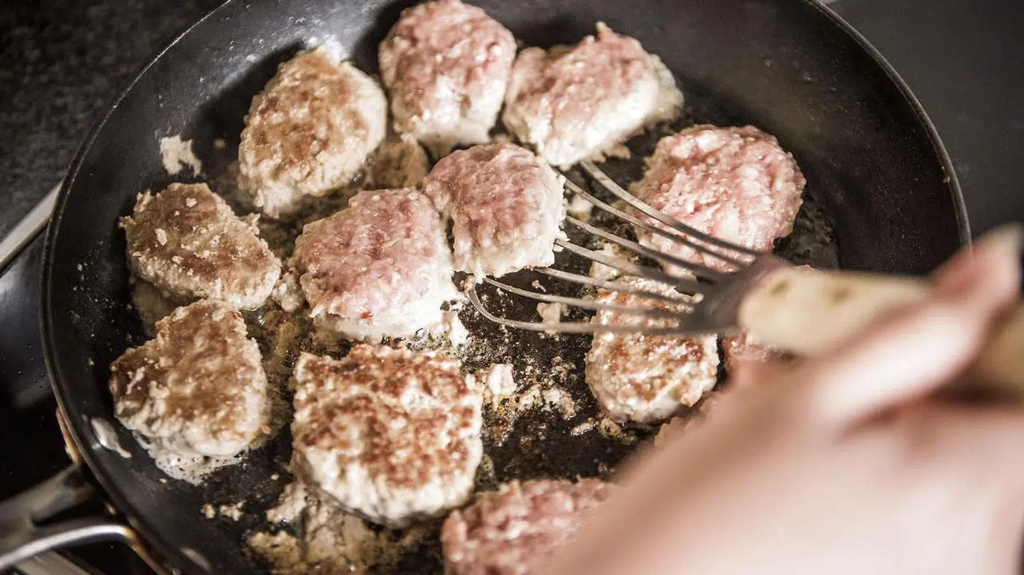 Frikadeller bliver billigere