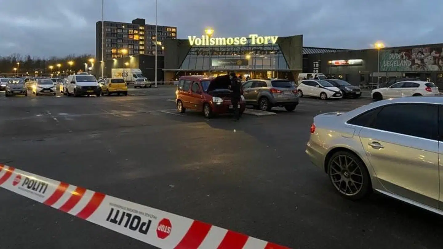 Senest 12. januar blev der afgivet skud ved Vollsmose Torv. Politiet var i den forbindelse massivt til stede i området. Foto: Louise Ravn.