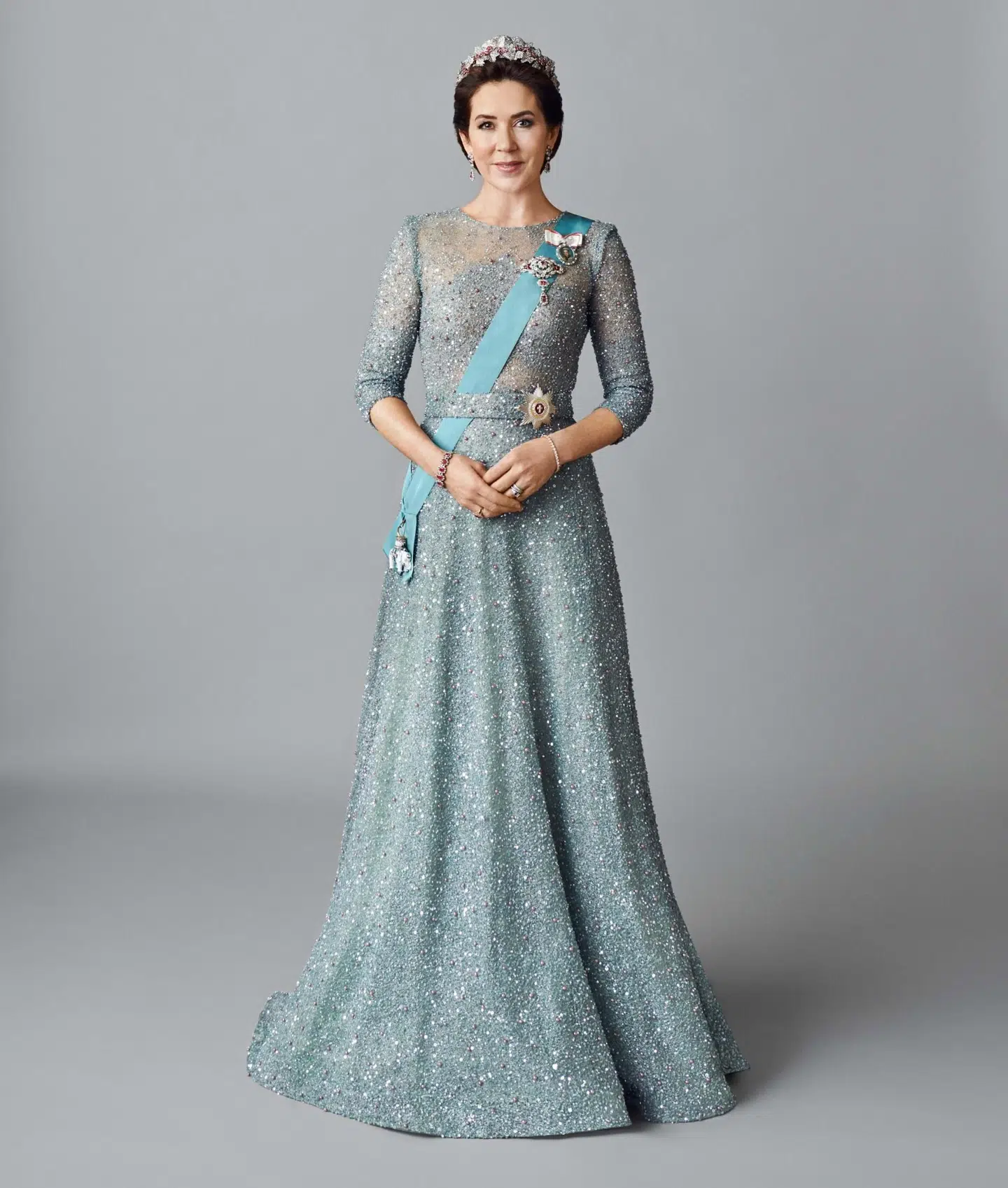 Kronprinsesse Mary har fået taget nye gallaportrætter sammen med sin mand, kronprins Frederik, i anledning af sin 50-års fødselsdag.