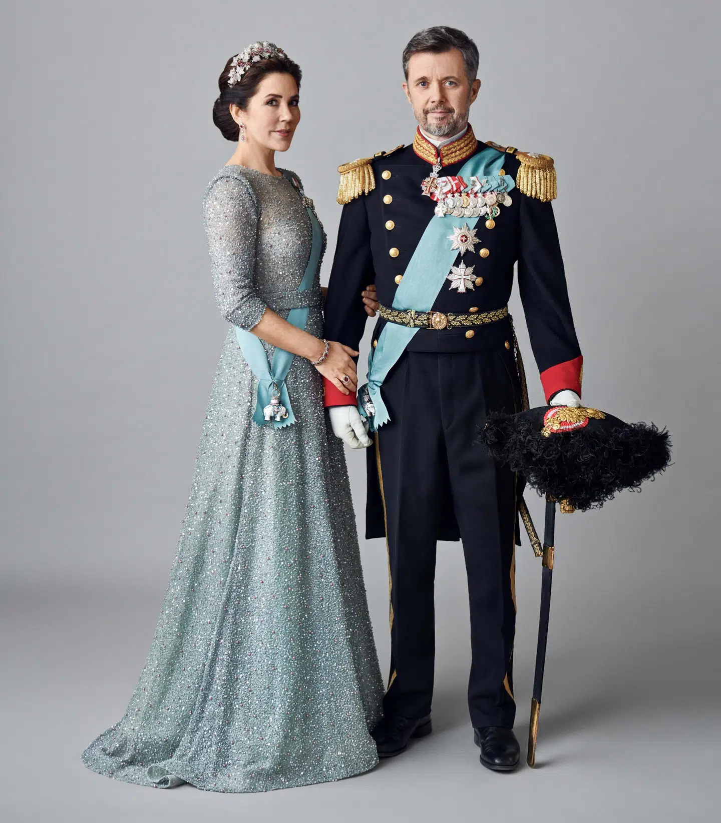 Kronprinsesse Mary har fået taget nye gallaportrætter sammen med sin mand, kronprins Frederik, i anledning af hendes 50-års fødselsdag.