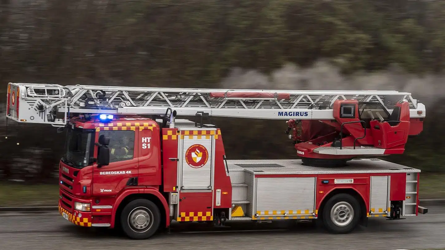 Brandfolk måtte mandag rykke ud til en vild keramikovn på en skole.