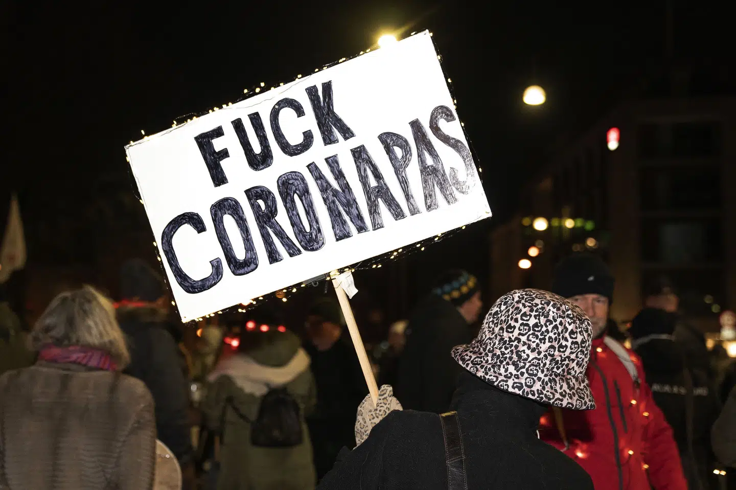 Ved protester i Aarhus i januar viste demonstranter deres utilfredshed med coronapasset. De to undervisere, som er fratrådt fra CBS, har mødt kritik for at sammenligne coronapas med jødepas. (Arkiv). Bo Amstrup/Ritzau Scanpix