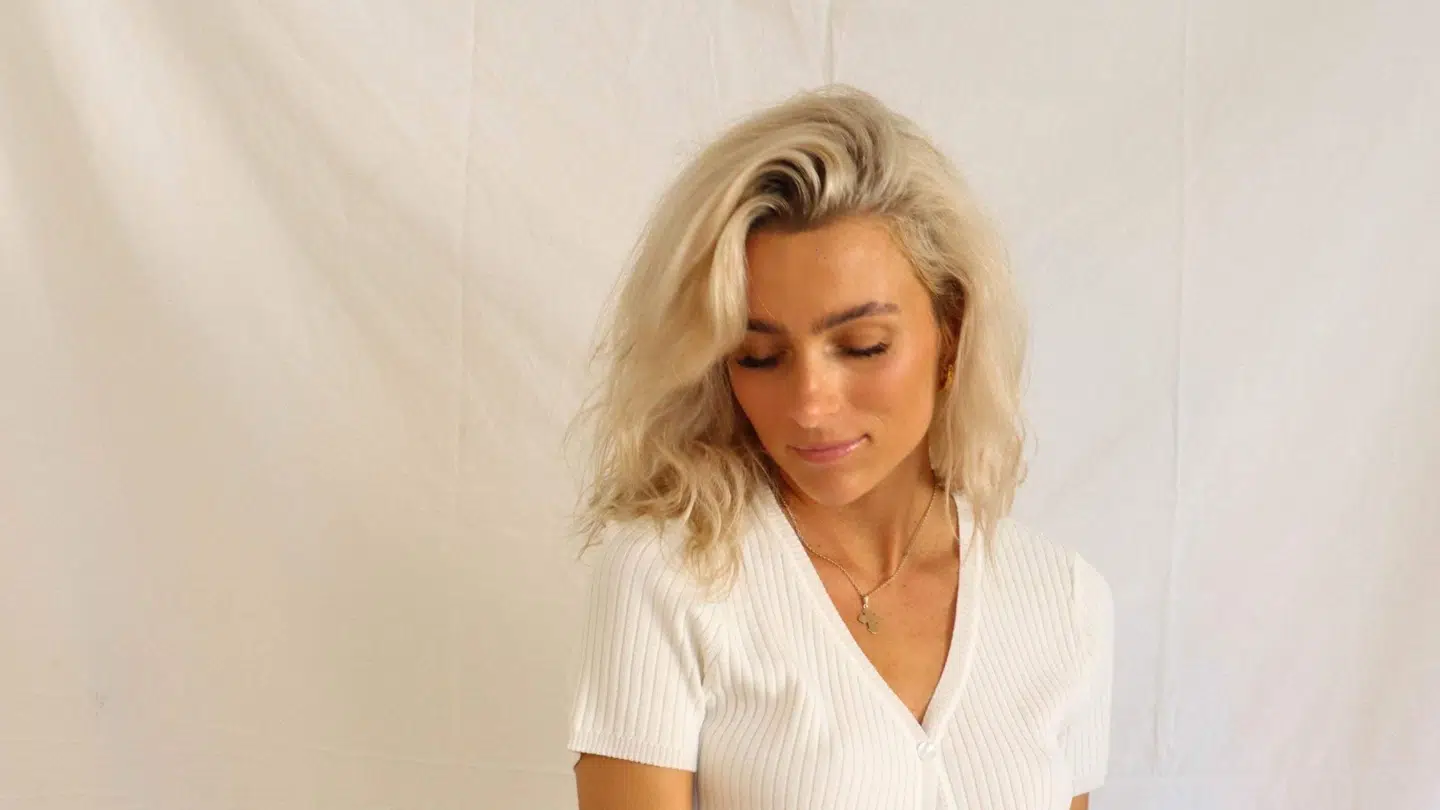 Cecilie Reinau beskriver selv tøjet som 'chic fashion' og inspirationen kom fra australske webshops, der 'sparkede røv'.