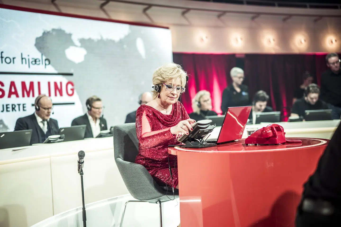Sangeren Birthe Kjær sad klar ved den røde telefon til Danmarks Indsamling 2022. Michael Drost-Hansen/Ritzau Scanpix
