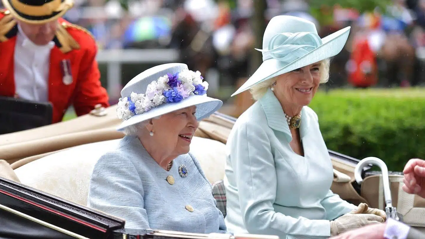 Dronning Elizabeth har bestemt ikke været fan af Camilla Parker Bowles tidligere, men nu ser de to kvinder ud til at komme godt ud af det med hinanden.