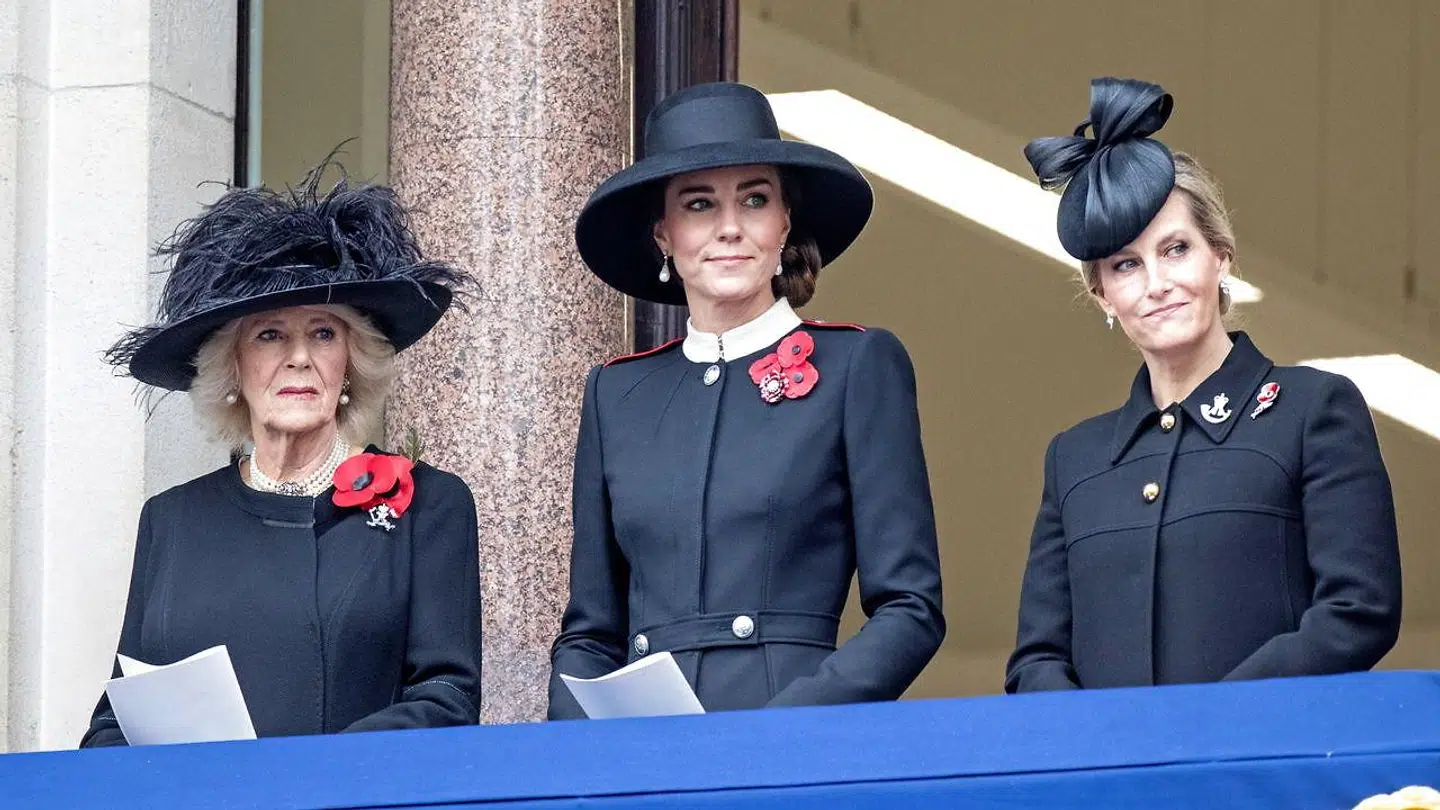 Hertuginde Camilla sammen med sin svigerinde, hertuginde Sophie, og hertuginde Kate.