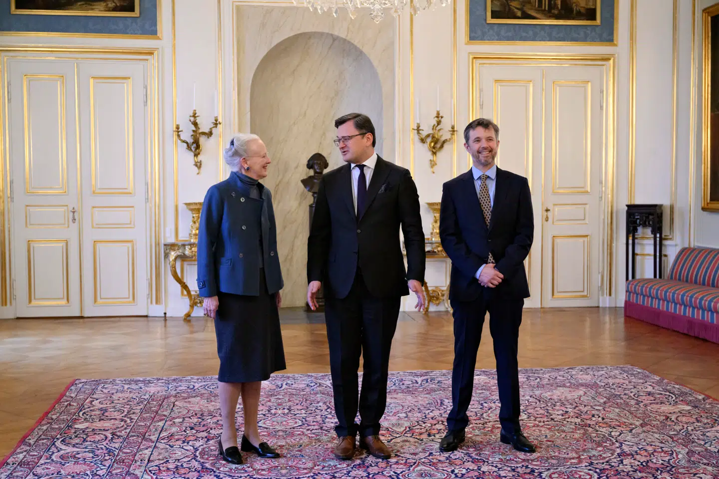 Dronning Margrethe og kronprins Frederik tog torsdag imod Ukraines udenrigsminister Dmytro Kuleba.