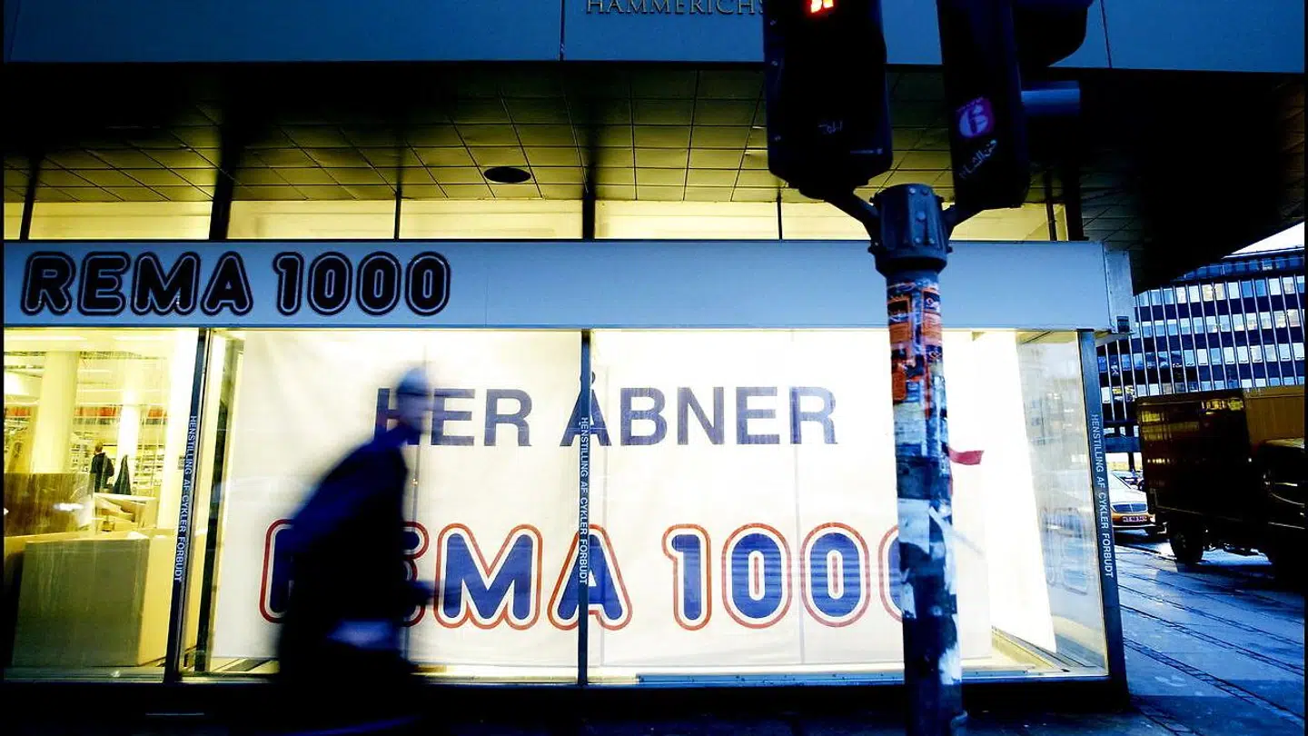 De fire mænd ventede på, at medarbejderen forlod butikken - så overfaldt de ham.