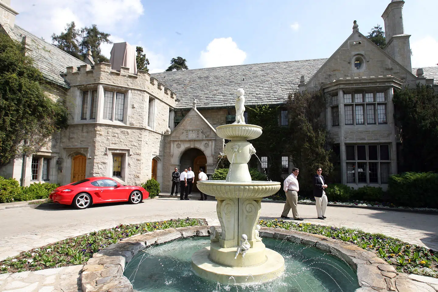 Playboy Mansion set udefra.